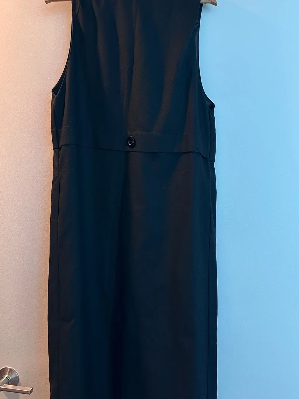 N/A sleek sleeveless